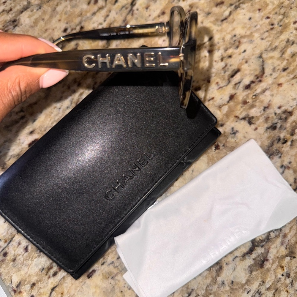 CHANEL Tortoise Shell Glasses - Picture 4 of 4